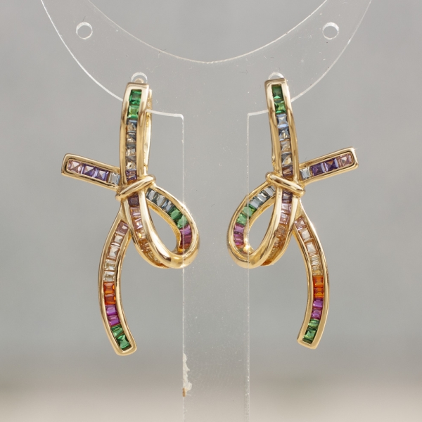 Pendientes dorados lazo